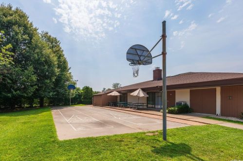 122 Scarlett Dr, Commack NY 11725-4652 exterior