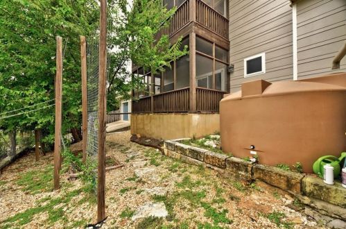 218 Fletcher St, Austin TX 78704-5031 exterior