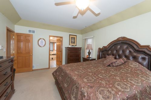 8236 Ainslie St, Chicago IL 60706-3067 exterior