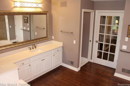 3586 Walnut Brk Dr, Rochester MI 48309-4065 exterior