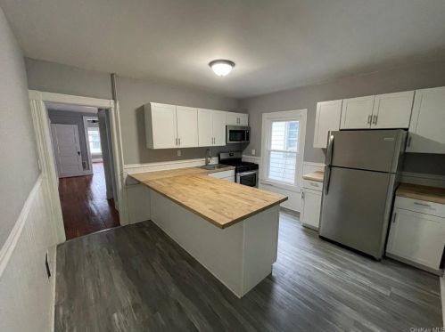 12 Park Pl, Poughkeepsie, NY 12601-2604