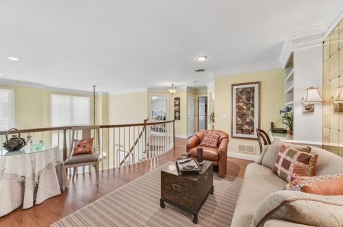 19 Caruso Pl, Armonk NY 10504-1366 exterior