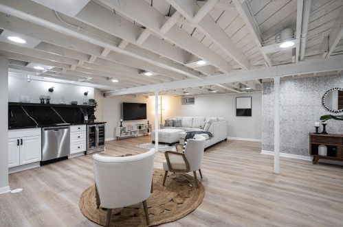 8934 Seneca Rd, Milwaukee WI 53217-2331 exterior