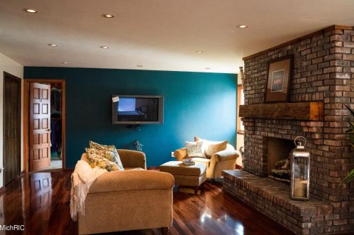 4206 Lk Frst Dr, Kalamazoo MI 49008-3309 exterior