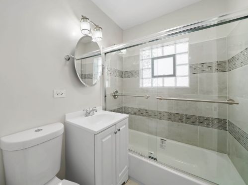 6538 Foster Ave, Chicago IL  60656-2245 exterior