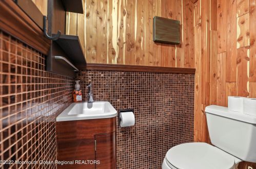 53 Arlene Dr, West Long Branch NJ 07764-1100 exterior