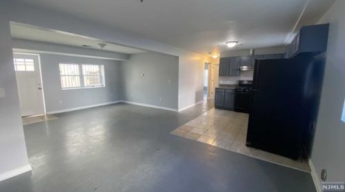 72 Montclair Ave, Newark NJ  07104-3513 exterior