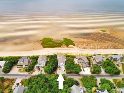 29 Bayberry Ln, Eastham MA 02642-2352 exterior