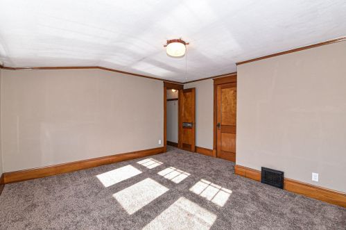 348 Howard Ave, Milwaukee WI 53235-4807 exterior