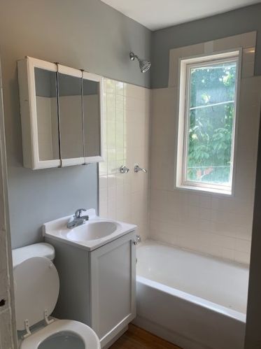 8444 Buffalo Ave, Chicago IL  60617-2609 exterior