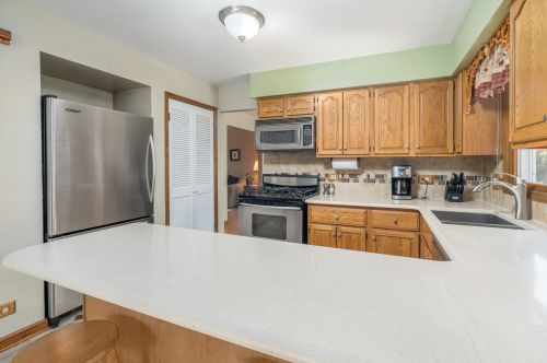 942 Kirk Ave, Elmhurst IL 60126-5143 exterior