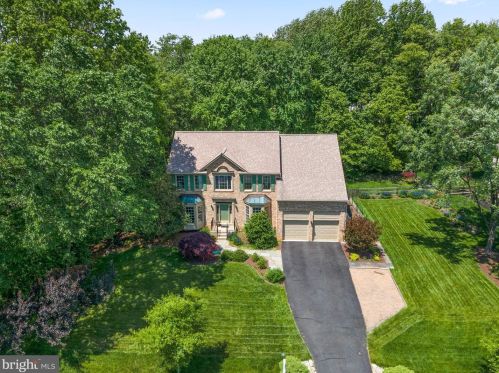 13717 Valley Dr, Rockville, MD 20850-5402