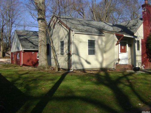 10 Birch Dr, Huntington Station NY 11746-3003 exterior