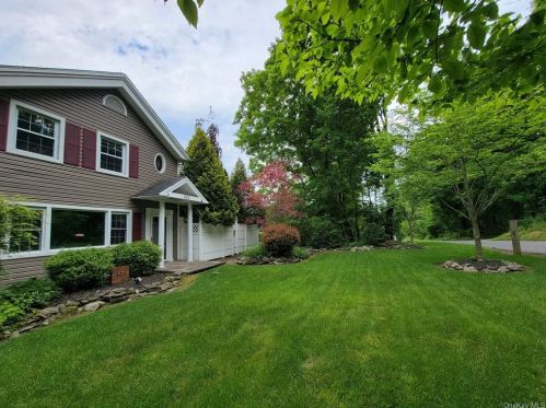 323 Grand Ave, Poughkeepsie NY 12603-4403 exterior