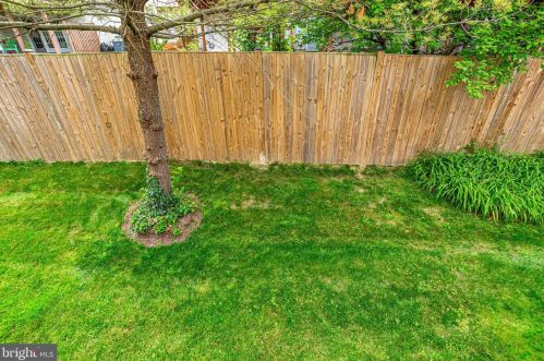 2111 Cambridge Park Ct, Silver Spring MD  20902-4351 exterior