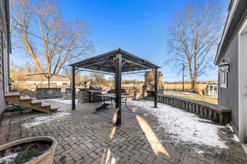 220 Cir Dr, Joliet IL 60433-1507 exterior