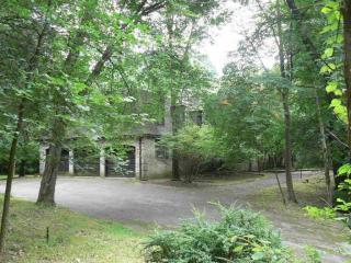 4 Holly Ln, Poughkeepsie, NY 12603-5110