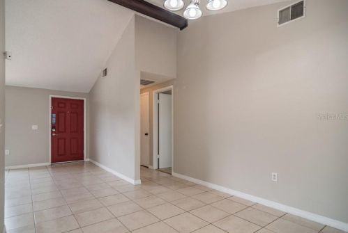 10112 Enchanted Oaks Ct, Tampa FL  33615-1616 exterior