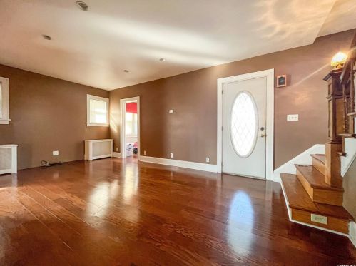 95 Emerson Pl, Valley Stream, NY 11580-4430