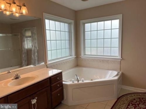 381 Thornhill Dr, Hanover PA  17331-7976 exterior