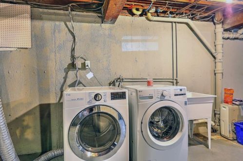 136 9th St, Providence RI 02906-2931 exterior