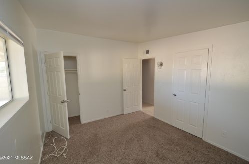 372 Corona Rd, Tucson AZ 85746-8809 exterior