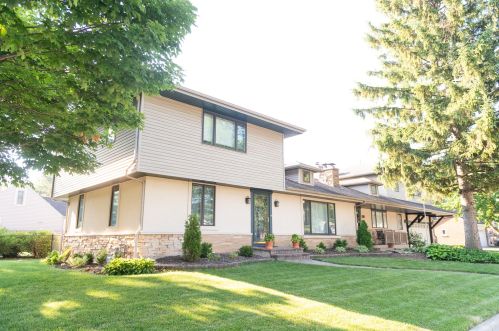 191 Oakland Grv, Elmhurst, IL 60126-3051