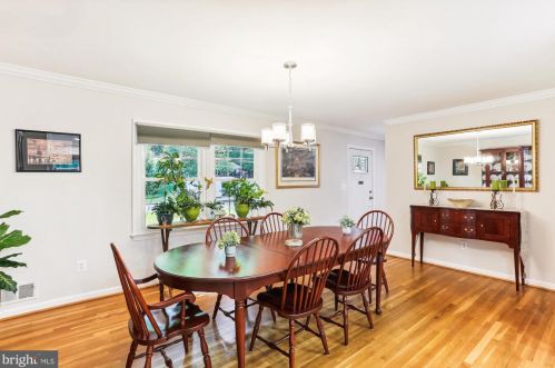 18052 Ml Crk Dr, Rockville MD 20855-1000 exterior