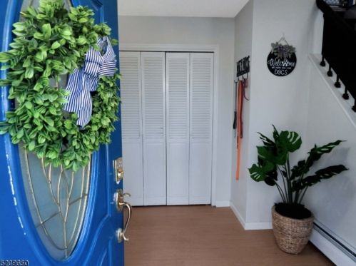 20 Mead Rd, Hopatcong, NJ 07843-1510