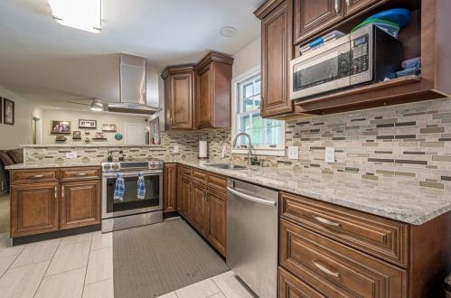 4882 Cambridge Dr, Atlanta GA 30338-5049 exterior