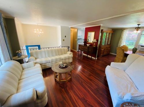 46 Wall St, Wallingford CT 06492-4708 exterior