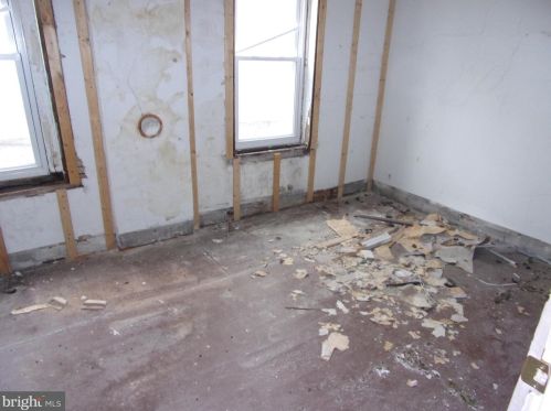 425 10 St, Chester PA 19013-5904 exterior