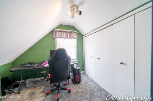 941 Northlawn St, Grand Rapids MI 49505-3717 exterior