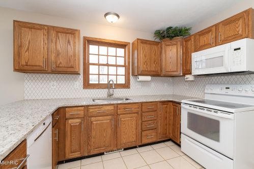 10400 Roger St, Kalamazoo MI 49002-7185 exterior