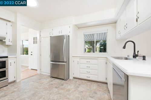 2081 Dalis Dr, Concord CA 94520-5423 exterior