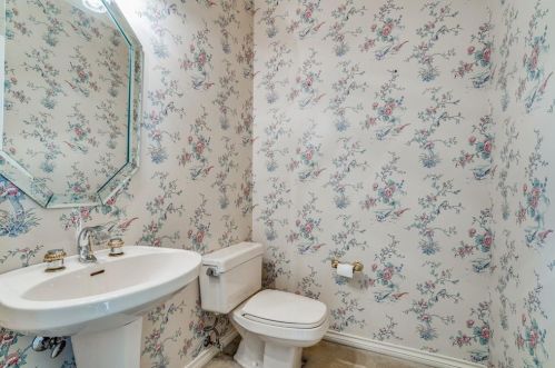 916 Mccoy Dr, Irving TX 75062-8003 exterior