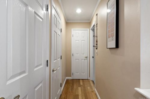 74 Leroy Ave, Valhalla NY 10595-1437 exterior