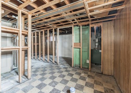 4949 Augusta Blvd, Chicago IL 60651-2850 exterior