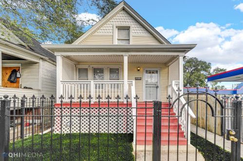 2012 71st St, Chicago, IL 60649-2102