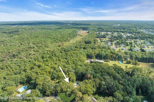 5 Dickens Ct, Jackson Twp NJ  08527-2844 exterior