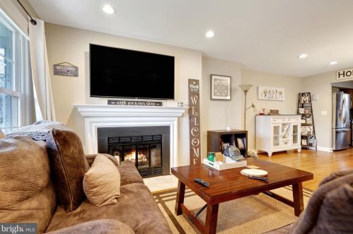 18 Stafford Ct, Trenton NJ 08690-3318 exterior