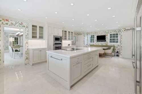 7 Cobb Is Dr, Greenwich CT 06830-7244 exterior