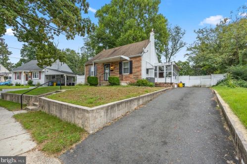 5 Fogarty Dr, Trenton NJ 08619-4320 exterior