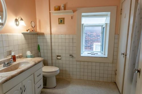 222 39 St, Pittsburgh PA 15201-1834 exterior