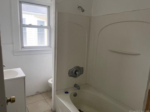 2 Lincoln Ave, Norwalk CT 06854-3709 exterior