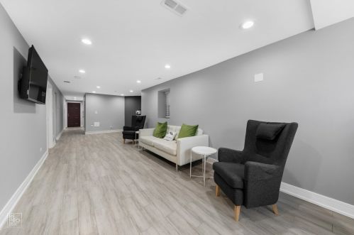 1307 Kedzie Ave, Chicago IL 60652-2602 exterior