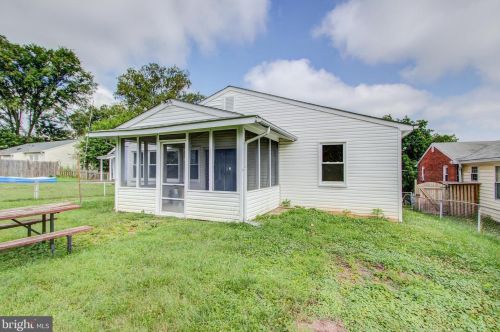 215 Highland Ave, Rockville MD  20850-4136 exterior