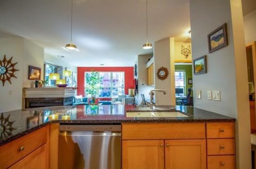 280 Division St, Madison WI 53704-6606 exterior