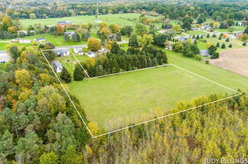 5592 124th Ave, Fennville MI 49408-9428 exterior