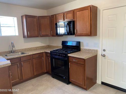 344 36th St, Tucson, AZ 85713-4740